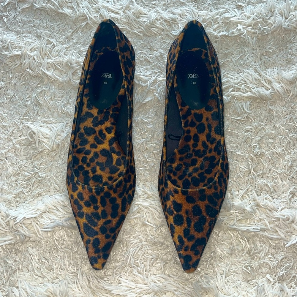 NWOT Zara - Animal print pointed toe shoes